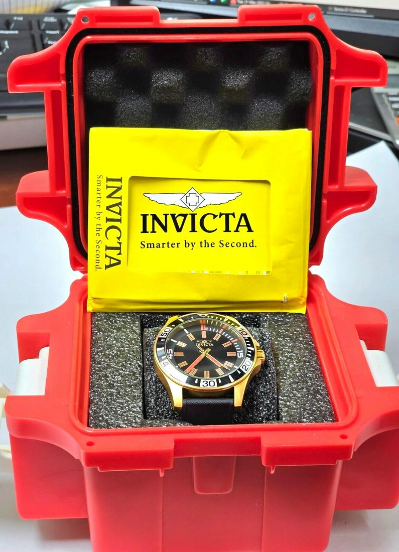 Designer Invicta Specialty Collection 16747 Tritnite Men's Quartz Watch: Designer Invicta Specialty Collection 16747 Tritnite Men's Quartz Watch * Excellent Condition. * New Battery. * Not Scratches on The Crystal. * Black Round Dial 45mm Diameter. * Original Rubber Black