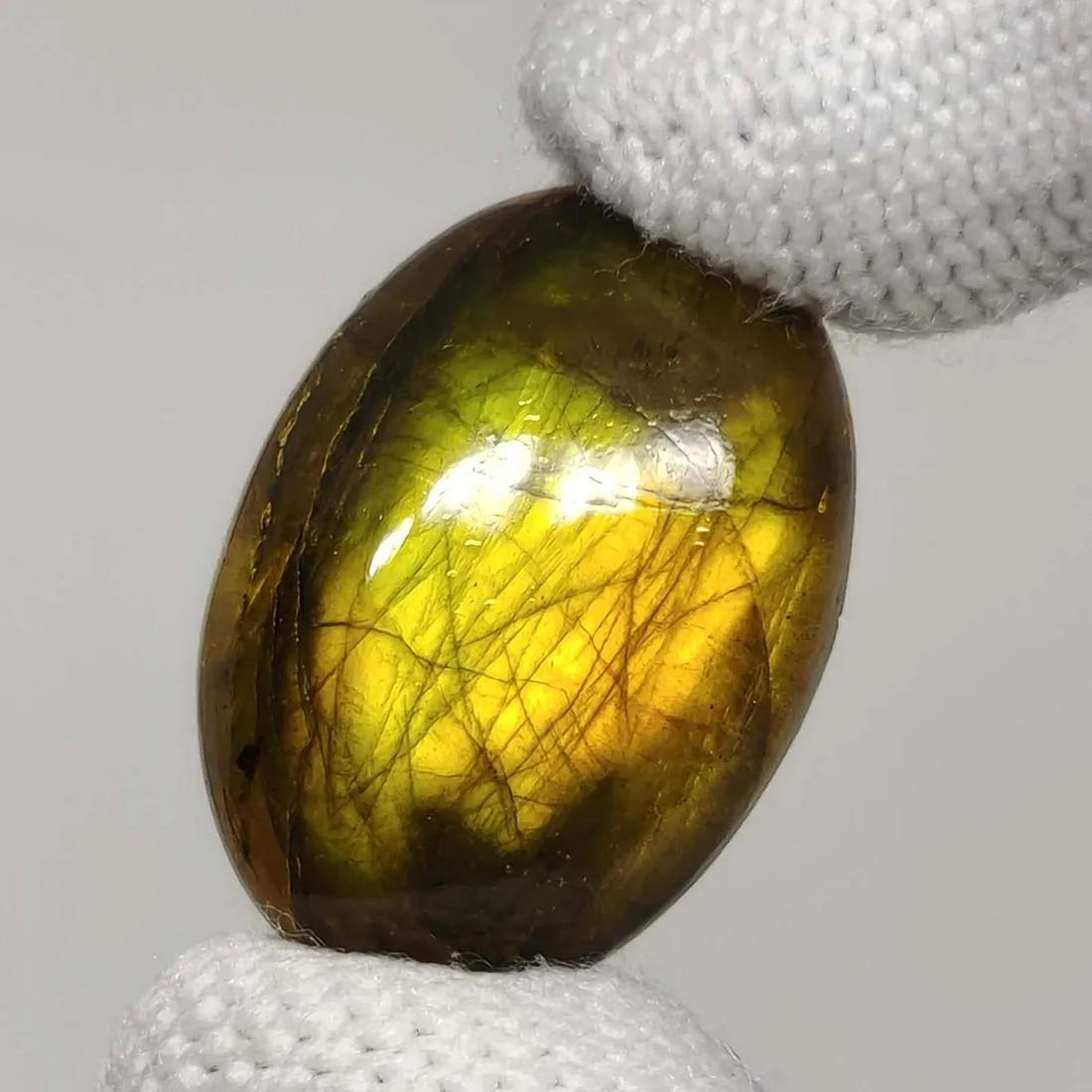 26.95 Ct "Stunning" Golden Fire Labradorite: No Reserve! Title: 26.95 Ct "Stunning" Golden Fire Labradorite Description: Gemstones: Natural Labradorite Carat Weights: 26.95 ct Size/Dimensions: 33 X 19.40 X 5 mm Treatment: Color Dyed Materials: L