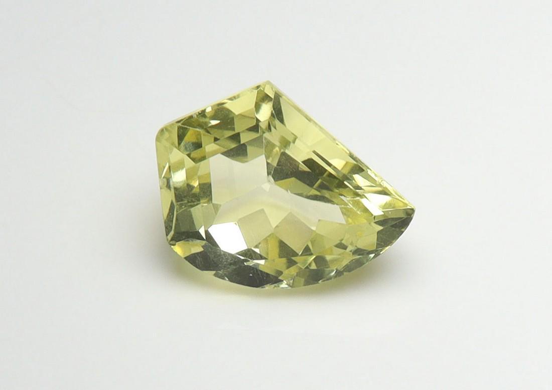 Beautiful " Natural Lemon Quartz " 4.80 cts Natural Lemon Quartz: No Reserve! Title: Beautiful " Natural Lemon Quartz " 4.80 cts Natural Lemon Quartz Additional Information: Gemstone: Natural Lemon Quartz Origin: Africa Weight : 4.80 carats Measurements: 13x10 mm, S