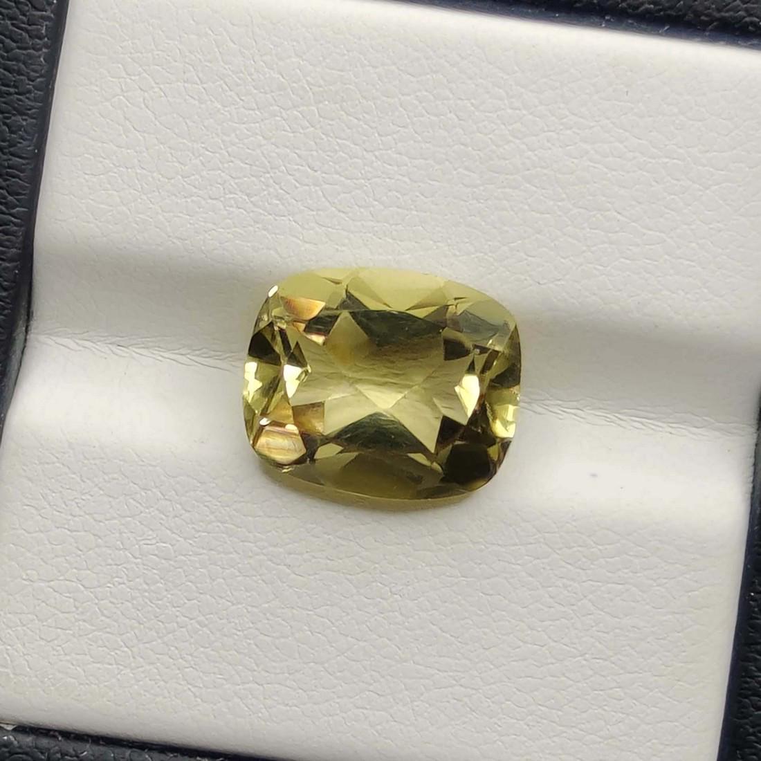 4.95 ct Natural Lemon Gold Quartz: No Reserve! Title: 4.95 ct Natural Lemon Gold Quartz Additional Information: Gemstones: Natural Green Gold Quartz Carat Weights: 4.95 ct Size/Dimensions: 12 X 10 mm Materials & Techniques: Quartz Ship