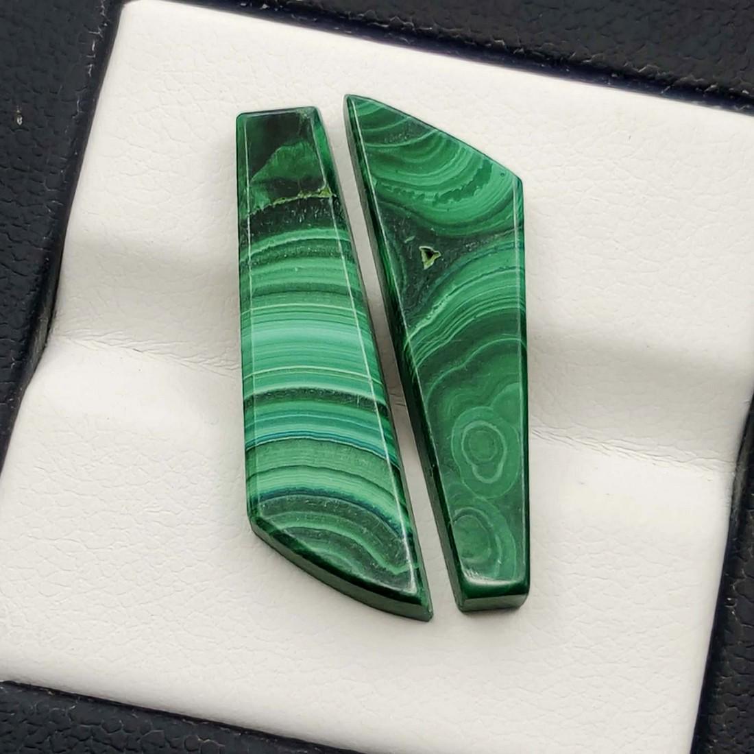 14.15 Ct Natural Malachite Earrings Pairs: No Reserve! Title: 14.15 Ct Natural Malachite Earrings Pairs Additional Information: Gemstones: Natural Malachite Carat Weights: 14.15 ct Size/Dimensions: 25 X 7 mm Approx Materials & Techniques: Mala