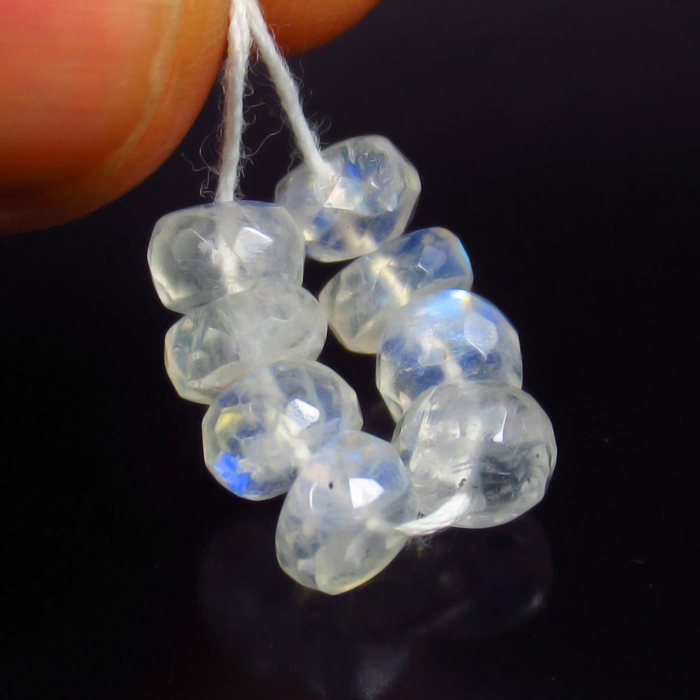 Natural Blue Moonstone Beads - 7.83 Ct: No Reserve! Title: Natural Blue Moonstone Beads - 7.83 Ct Origin: India Weight: 7.83 Size/Dimensions: 5.5 - 6.0 mm Additional Information: Pieces : 8 No's / Shape : Round Drilled / Color : Blue Tint /