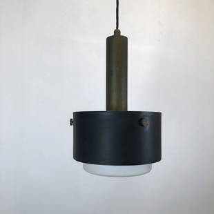 Arteluce. Midcentury Italian pendant lamp from 50s: Fair vintage condition with evident trace of age and use. Full working Material: brass, lacquer, glass Dimensions: H 102 D 18 (cm) Please note that this lot has a confidential reserve. When you leave