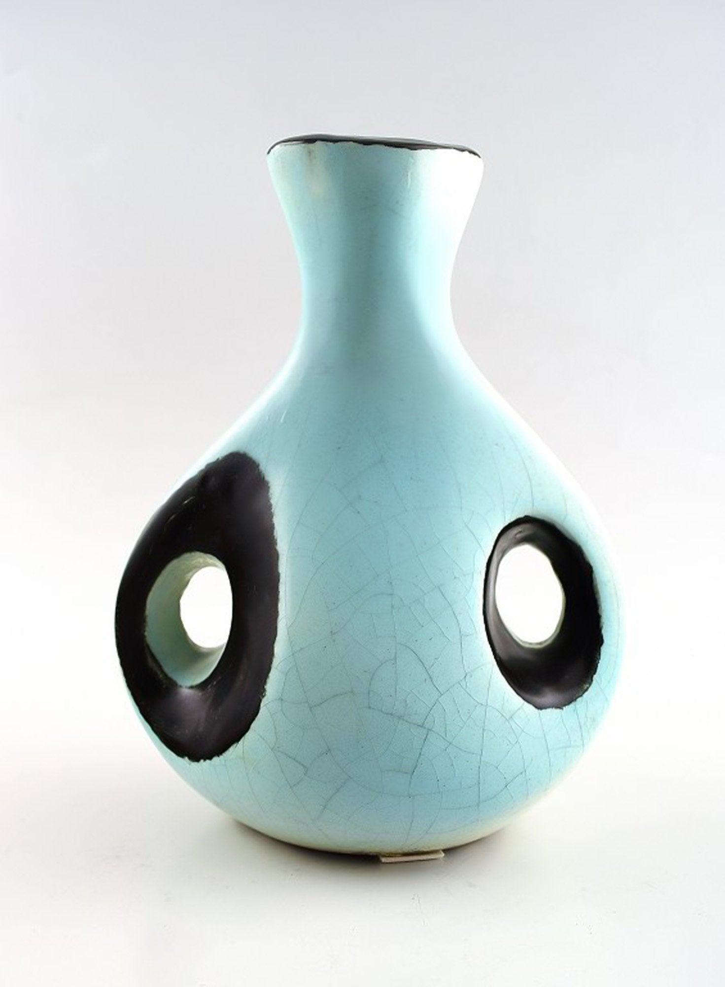 Hans Hedberg (1917-2007) Swedish ceramist. Unique ceramic vase.: Hans Hedberg (1917-2007) Swedish ceramist. Unique ceramic vase from Hedberg's own workshop in Biot, south of France, app. 1960s. Organic form, Picasso inspired. Hedberg worked with several famous arti