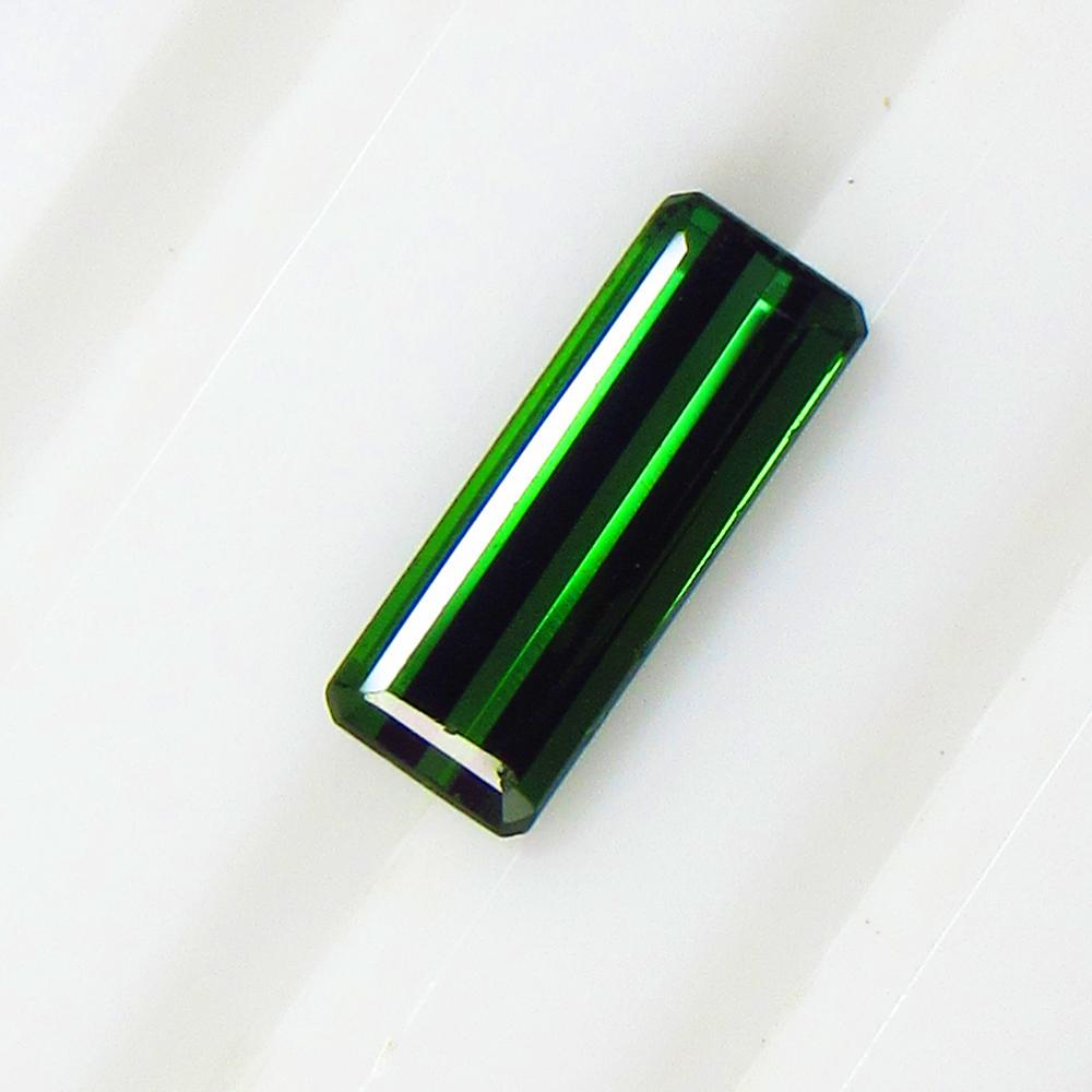 2.48 Ctw Natural Green Tourmaline Octagon Cut: Title: 2.48 Ctw Natural Green Tourmaline Octagon Cut Stone Clarity: VS Gemstone: Natural Tourmaline Carat Weight: 2.48 Size/Dimensions: 13.00 x 5.00 x 3.90 mm Additional Information: Excellent Octagon