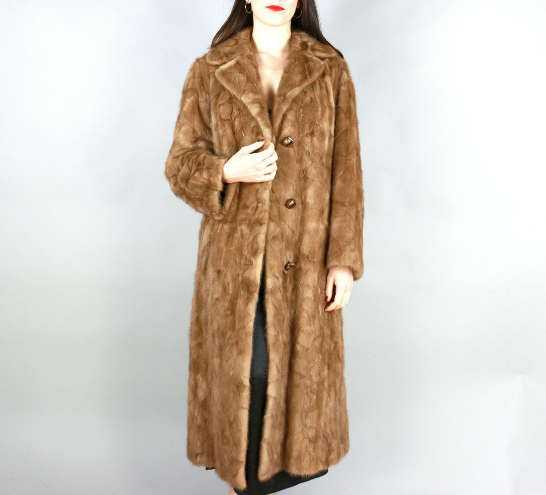 CARAMEL MINK FUR COAT EU: L; US: 16: Title/Content: CARAMEL MINK FUR COAT EU: L; US: 16 Size/Dimensions: Approximate size- EU: L; US: 16 : Important details: Length: 120cm/47.24in -Shoulders width:44cm/17.32in -Sleeve Length:62cm/24.41in