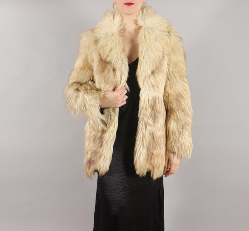 MOUNTAIN GOAT FUR JACKET EU: S ; US: 8: Title/Content: MOUNTAIN GOAT FUR JACKET EU: S ; US: 8 Size/Dimensions: Aproximate size- EU: S; US: 8 : Important details: Length: 75cm/29.53in -Shoulders width:40cm/15.75in -Sleeve Length:58cm/22.83in
