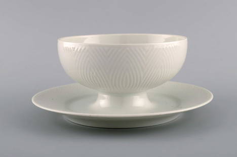 Royal Copenhagen. Salto Service, White. Sauce bowl. 1960s.: Royal Copenhagen. Salto Service, White. Sauce bowl. 1960s. Measures: 21 x 9 cm. In excellent condition. 1st factory quality. Designed by Axel Salto in 1956. Reserve: $119.00 Shipping: Domestic: Shippi