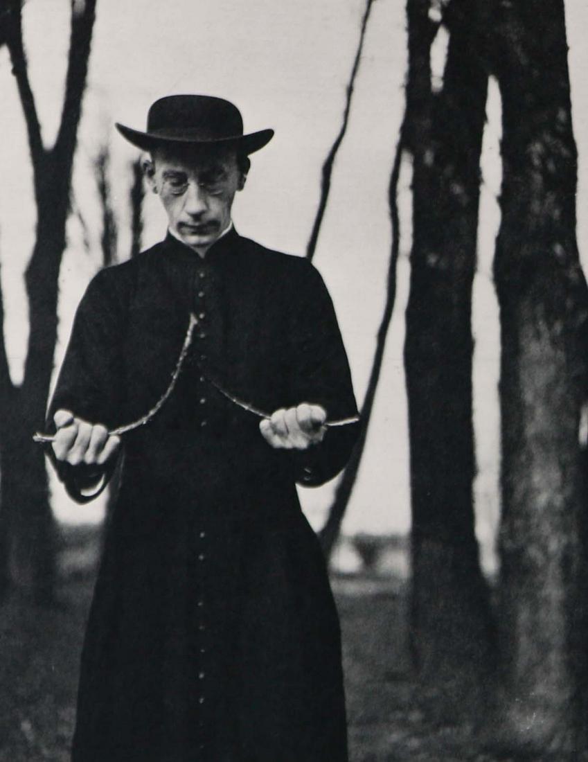 ANDRE KERTESZ - The Sorcerer. Paris, 1928 (1 of 1)