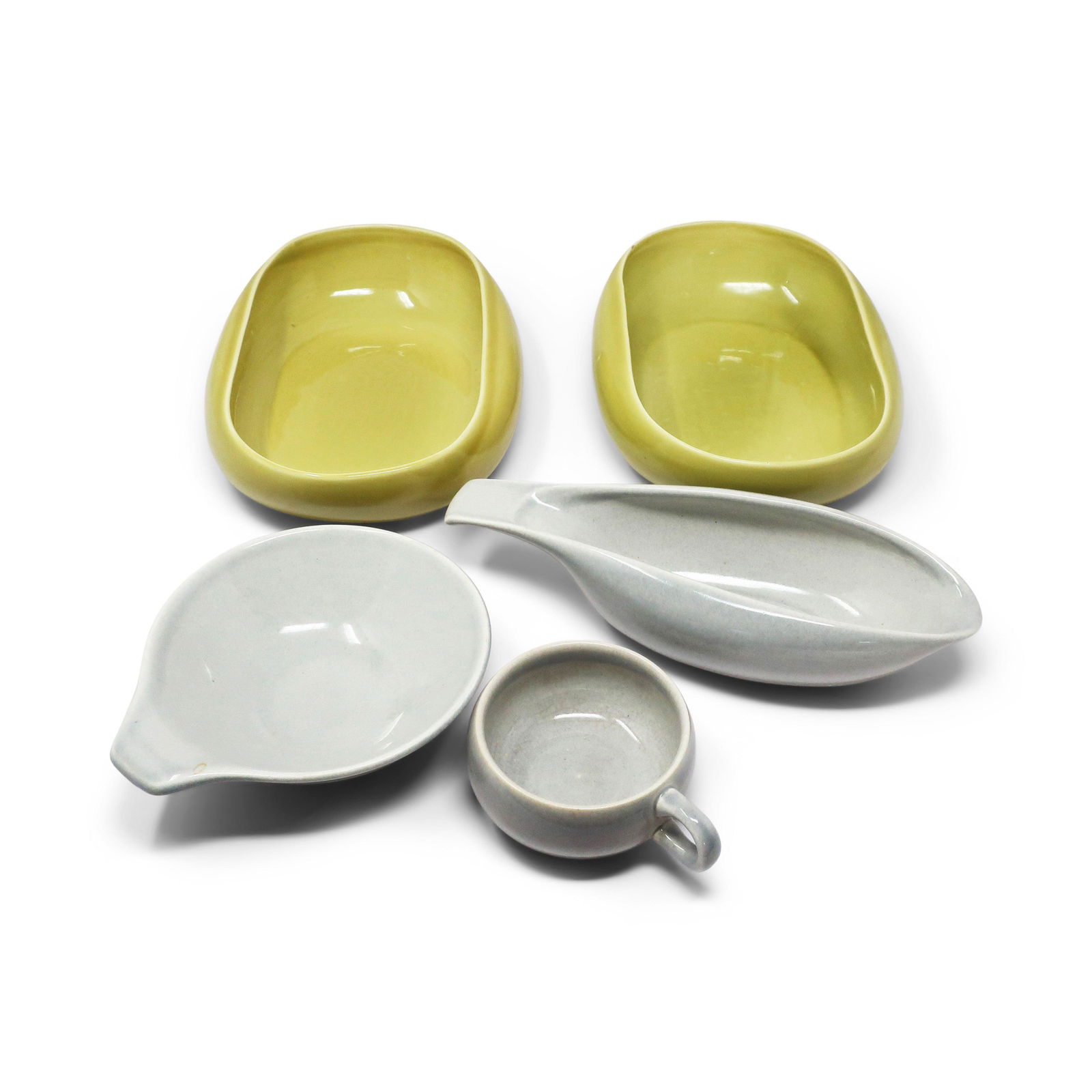 Vintage Mid Century Modern Serving Pieces by Russel Wright for Steubenville: A five piece collection of vintage Russell Wright for Steubenville ceramic serving pieces. Mid century modern design at its best in light grey and green. Two large serving bowls, one that looks like a