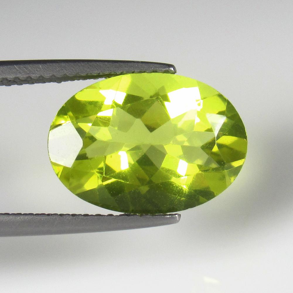 Natural Lemon Quartz - 5.07 Ct: No Reserve! Title: Natural Lemon Quartz - 5.07 Ct Origin: Africa Weight: 5.07 Size/Dimensions: 14.3 x 10.0 x 6.5 mm Additional Information: Pieces : 1 No's / Shape : Oval Cut / Color : Greenish Yellow