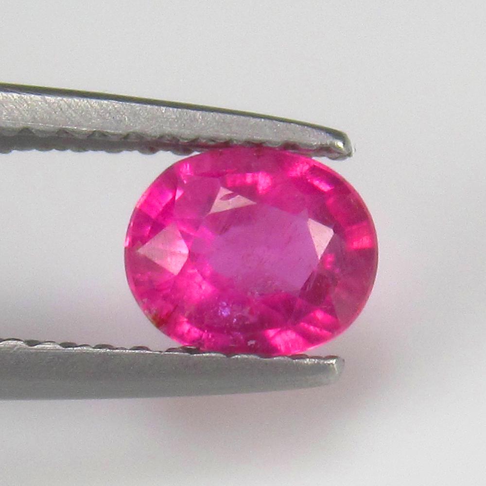 Natural Tourmaline - 0.64 Ct: No Reserve! Title: Natural Tourmaline - 0.64 Ct Origin: Mozambique Weight: 0.64 Size/Dimensions: 6.2 x 5.2 x 3.0 mm Additional Information: Pieces : 1 No's / Shape : Oval Cut / Color : Pink / Clarity 