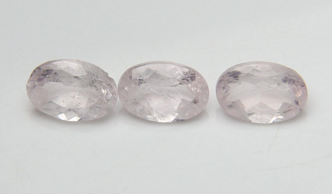 Lovely " Natural Morganite " 1.35 cts Natural Morganite Set: No Reserve! Title: Lovely " Natural Morganite " 1.35 cts Natural Morganite Set Additional Information: Gemstone : Natural Morganite Shape and Cut : Oval, Cut Weight : 1.35 carats Measurements : 6x4 mm