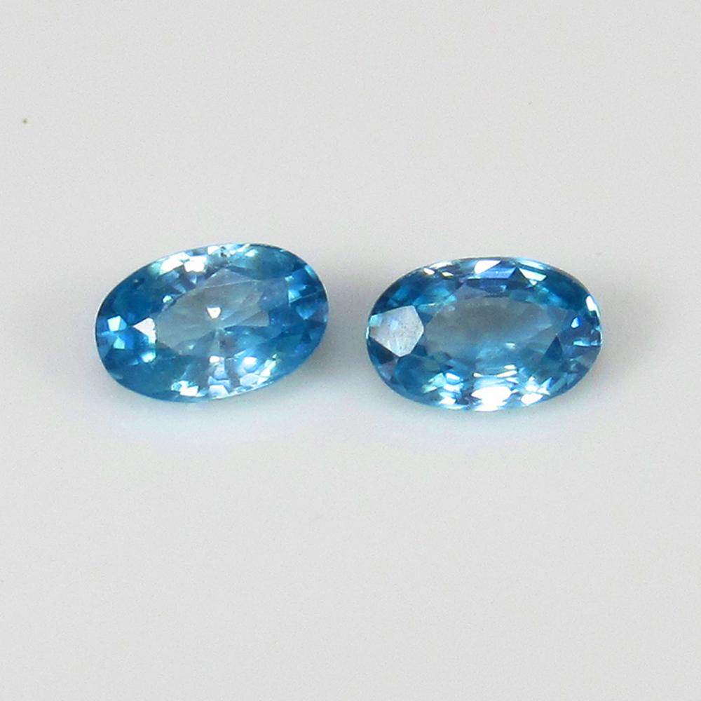 1.35 Ct - Natural Blue Zircon Pair: No Reserve! Title: 1.35 Ct - Natural Blue Zircon Pair Additional Information: Gemstone Metal Purity: - Gemstones: zircon Carat Weights: 1.35 Size/Dimensions: 6.0 x 3.8 x 2.5 mm Additional Information: