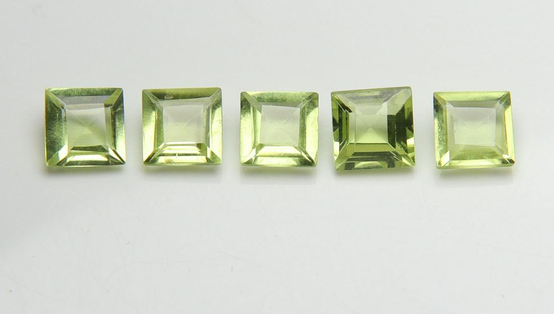 Marvellous " Natural Peridot " 1.61 cts Natural Peridot Pair: No Reserve! Title: Marvellous " Natural Peridot " 1.61 cts Natural Peridot Pair Additional Information: Gemstone : Natural Peridot Weight : 1.61 carat Shape : Square Cut Dimensions : 4x4 mm Color : Gr