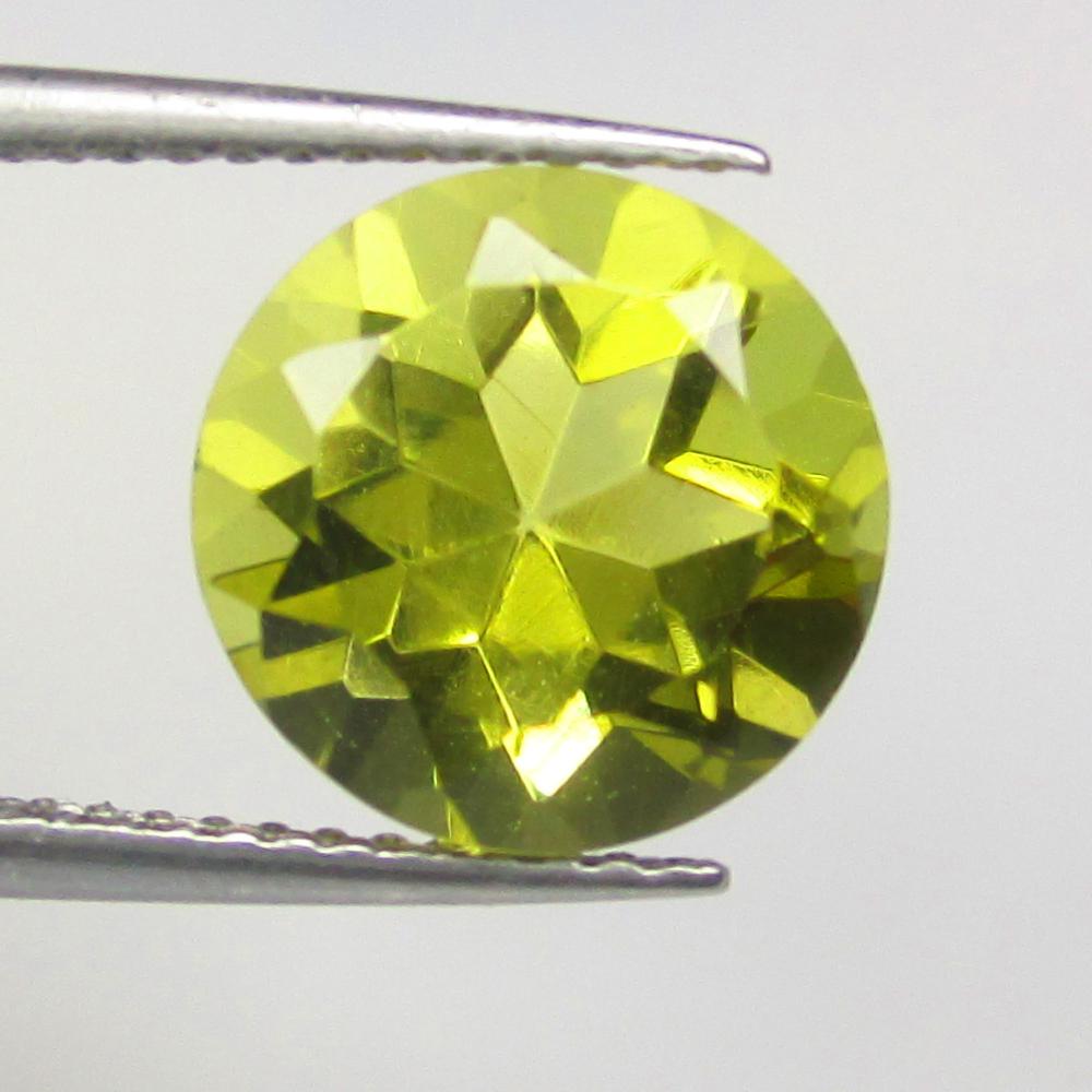 4.01 Ctw Natural Lemon Quartz Round Cut: No Reserve! Title: 4.01 Ctw Natural Lemon Quartz Round Cut Stone Clarity: VVS Gemstones: Natural Lemon Quartz Carat Weights: 4.01 Size/Dimensions: 10.20 x 10.20 x 7.60 mm Additional Information: Good 