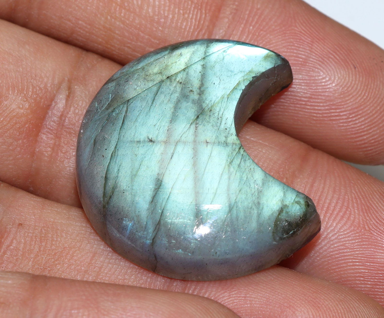 Wonderful " Natural Labradorite " 48.18 Cts Natural Labradorite: No Reserve! Title: Wonderful " Natural Labradorite " 48.18 Cts Natural Labradorite Additional Information: Gemstone : Natural Labradorite Shape : Moon Shape Cabochan Weight : 48.18 carats Measurements