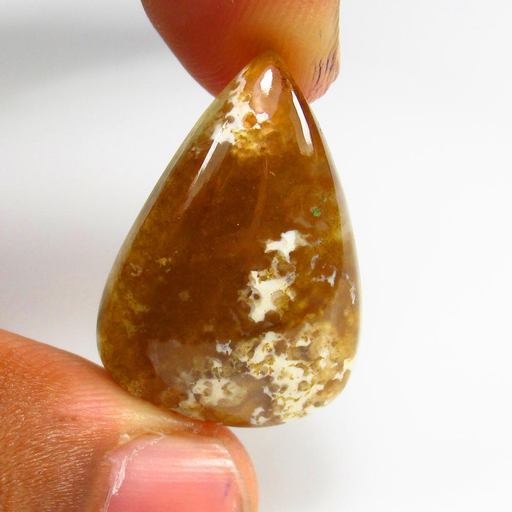 14.81 Ct - Natural Jasper: No Reserve! Title: 14.81 Ct - Natural Jasper Additional Information: Gemstone Metal Purity: - Gemstones: Jasper Carat Weights: 22.79 Size/Dimensions: 27.0 x 19.0 x 6.8 mm Additional Information: Piece