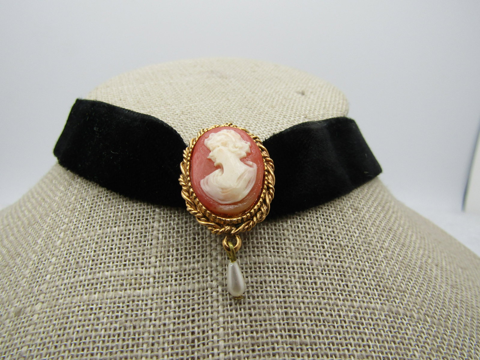 Vintage Black Velvet Cameo Choker Necklace, 14", Signed ART, 1960's: Vintage Black Velvet Cameo Choker Necklace, 14". Signed ART. This has floral end caps in gold tone with a hook clasp. it is signed ART. It has a non-original chain on the opposite side that was not sh