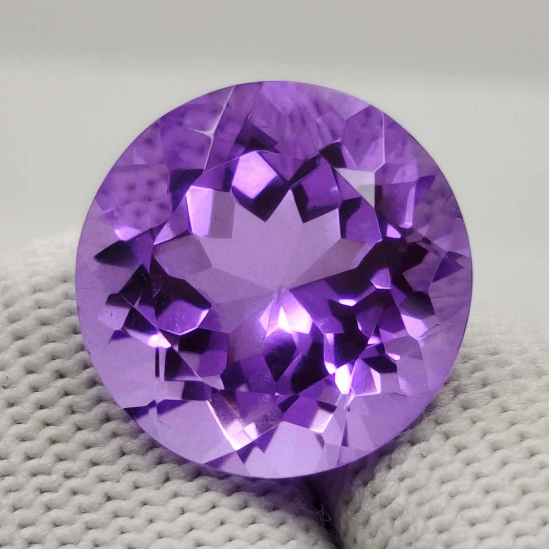 29.20 Ct "Beautiful" Kunzite Triplet Quartz: No Reserve! Title: 29.20 Ct "Beautiful" Kunzite Triplet Quartz Gemstones: Triplet Quartz Carat Weights: 29.20 ct Size/Dimensions: 20 X 20 X 14 mm Treatment: Made of two natural quartz About Stone: Thi