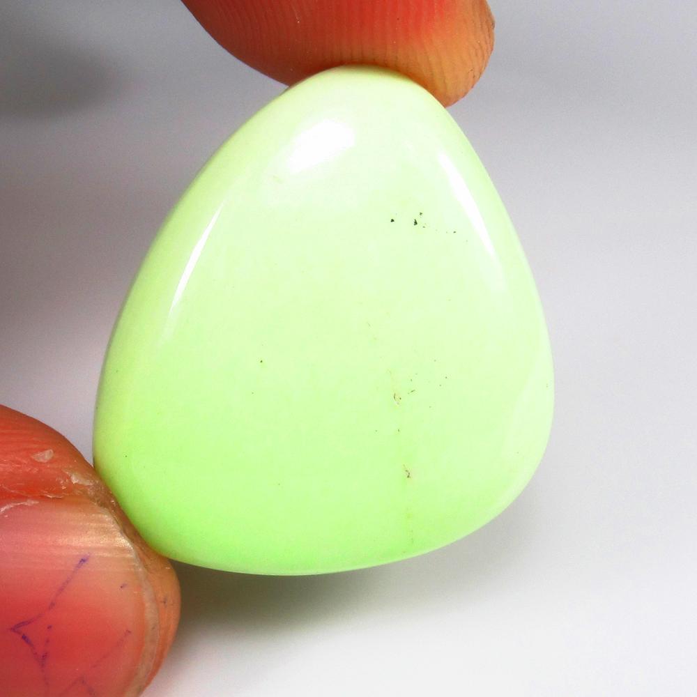 34.00 Ct - Natural Lemon Chrysoprase: No Reserve! Title: 34.00 Ct - Natural Lemon Chrysoprase Additional Information: Gemstone Gemstones: Chrysoprase Carat Weights: 34.00 Size/Dimensions: 28.0 x 23.0 x 6.3 mm Additional Information: Piece
