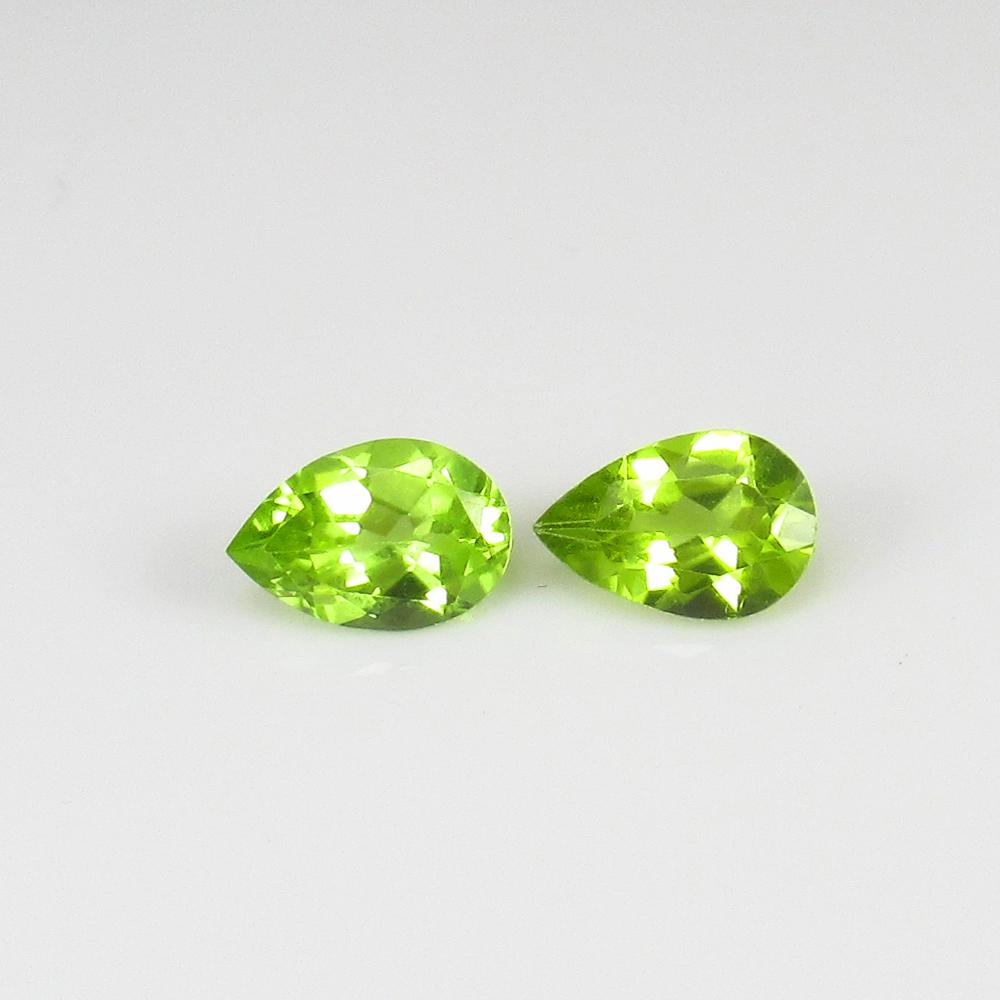 Natural Green Peridot Pair - 0.89 Ct: No Reserve! Title: Natural Green Peridot Pair - 0.89 Ct Origin: Pakistan Weight: 0.89 Size/Dimensions: 6.0 x 4.0 x 3.1 mm Additional Information: Pieces : 2 No's / Shape : Pear Cut / Color : Green / C