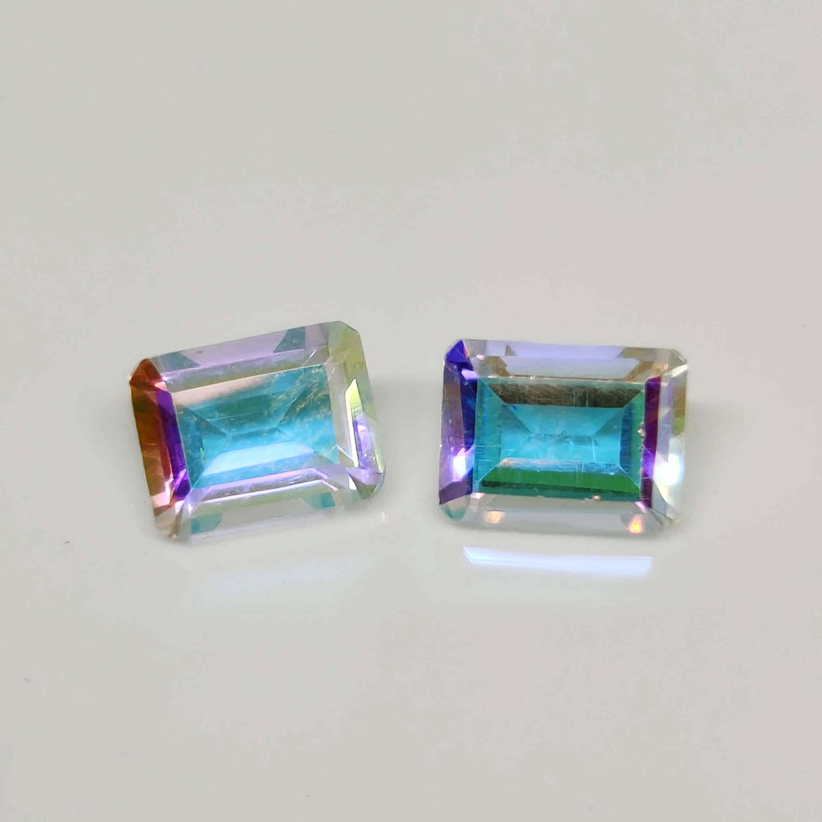 3.30 ct Natural "Sparkling" Mercury Glow Mystic Quartz Pair: No Reserve! Title: 3.30 ct Natural "Sparkling" Mercury Glow Mystic Quartz Pair Gemstones: Natural Mystic Quartz Carat Weights: 3.30 ct Size/Dimensions: 8 X 6 mm Treatment: Coated Materials & Technique