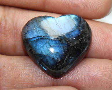 Stunning" Natural Labradorite " 38.89 Cts Natural Labradorite: No Reserve! Title: Stunning" Natural Labradorite " 38.89 Cts Natural Labradorite Additional Information: Gemstone : Natural Labradorite Shape : Heart Shape Cabochan Weight : 38.89 carats Measurements