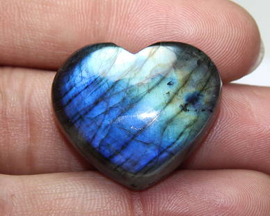 Gourgeous " Natural Labradorite " 45.52 Cts Natural Labradorite: No Reserve! Title: Gourgeous " Natural Labradorite " 45.52 Cts Natural Labradorite Additional Information: Gemstone : Natural Labradorite Shape : Heart Shape Cabochan Weight : 45.52 carats Measurement