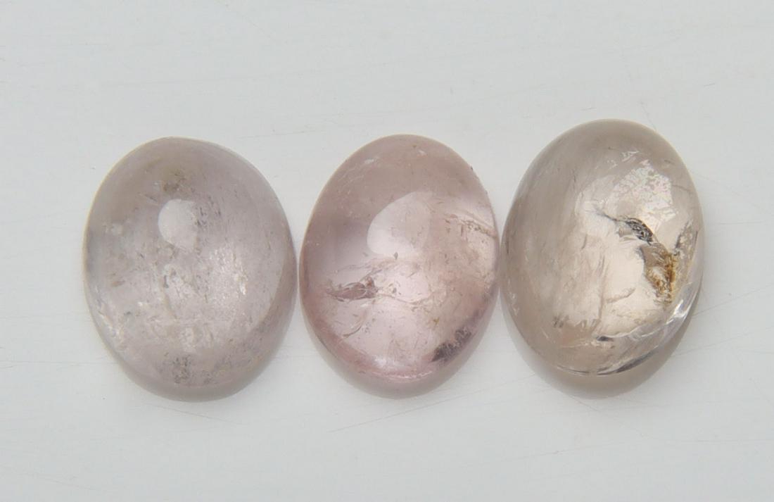 Lovely " Natural Morganite " 3.30 cts Natural Morganite Pair: No Reserve! Title: Lovely " Natural Morganite " 3.30 cts Natural Morganite Pair Additional Information: Gemstone : Natural Morganite Shape and Cut : Oval, Cabochon Weight : 3.30 carats Measurements :