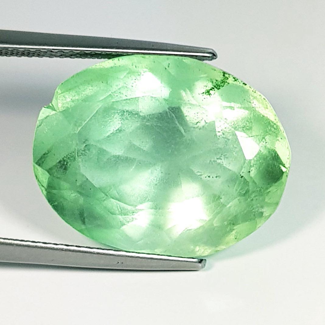 28.64 ctz" Big Sized Green Gem" Natural Mined Fluorite: No Reserve! Title: 28.64 ctz" Big Sized Green Gem" Natural Mined Fluorite Color/Clarity: Green / VS Gemstone: Fluorite Carat Weights: 28.64 Size: 20.46 x 16.01 x 12.88 Additional Information: Oval / B
