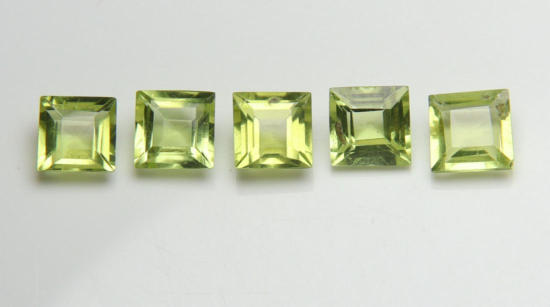 Fabulous " Natural Peridot " 1.55 cts Natural Peridot Pair: No Reserve! Title: Fabulous " Natural Peridot " 1.55 cts Natural Peridot Pair Additional Information: Gemstone : Natural Peridot Weight : 1.76 carat Shape : Square Cut Dimensions : 4x4 mm Color : Gree