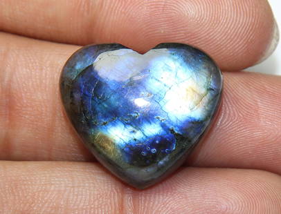 Fabulous " Natural Labradorite " 29.34 Cts Natural Labradorite: No Reserve! Title: Fabulous " Natural Labradorite " 29.34 Cts Natural Labradorite Additional Information: Gemstone : Natural Labradorite Shape : Heart Shape Cabochan Weight : 29.34 carats Measurements