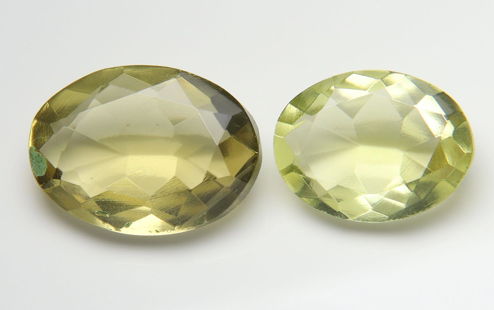 Fabulous " Natural Lemon Quartz " 10.59 cts Natural Lemon Quartz: No Reserve! Title: Fabulous " Natural Lemon Quartz " 10.59 cts Natural Lemon Quartz Additional Information: Gemstone: Natural Lemon Quartz Origin: Africa Weight : 10.59 carats Measurements: 15x11 mm, 