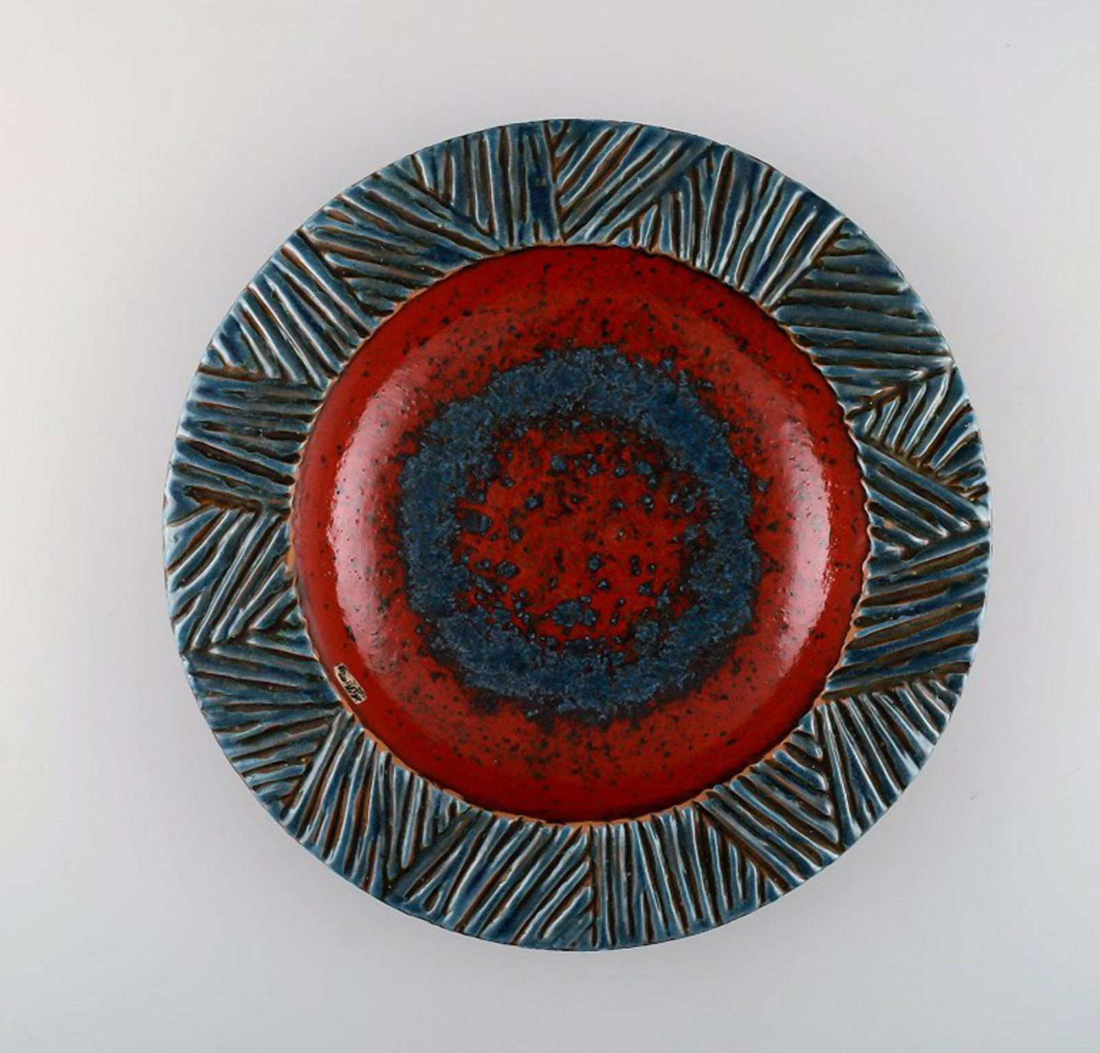 Nittsjö, Sweden. Large round dish in glazed stoneware. 1960s. (1 of 5)