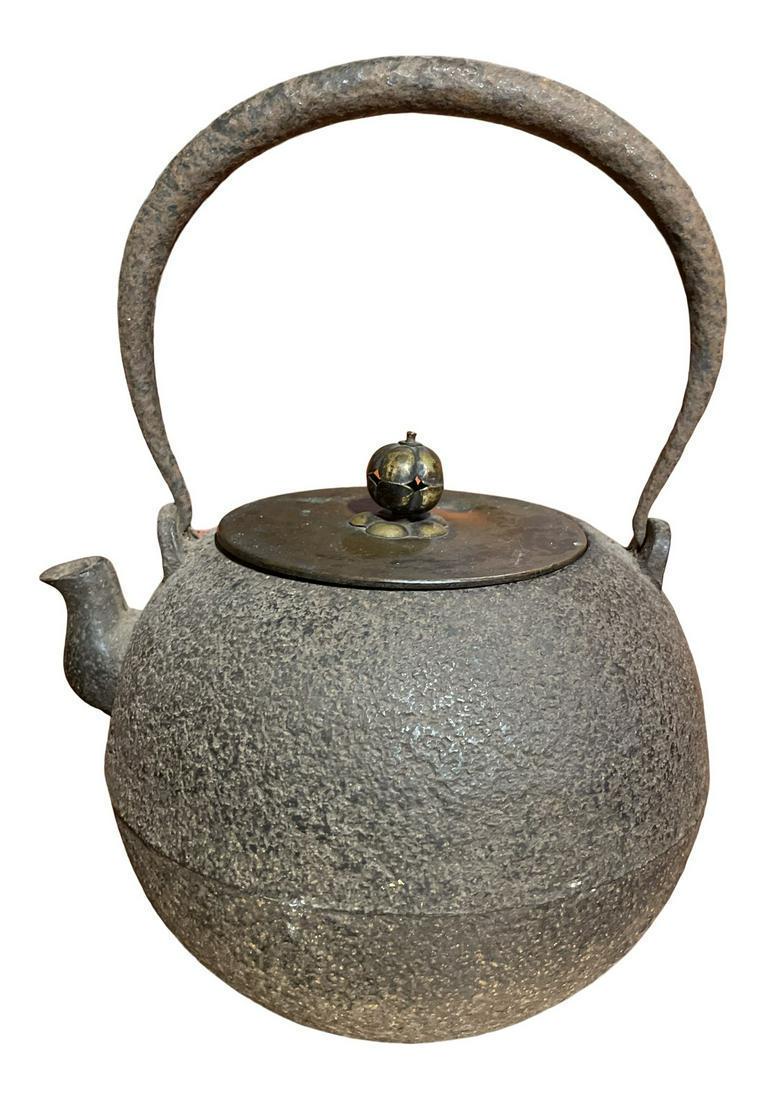 Antique Japanese Cast Iron Tea Pot (1 of 11)