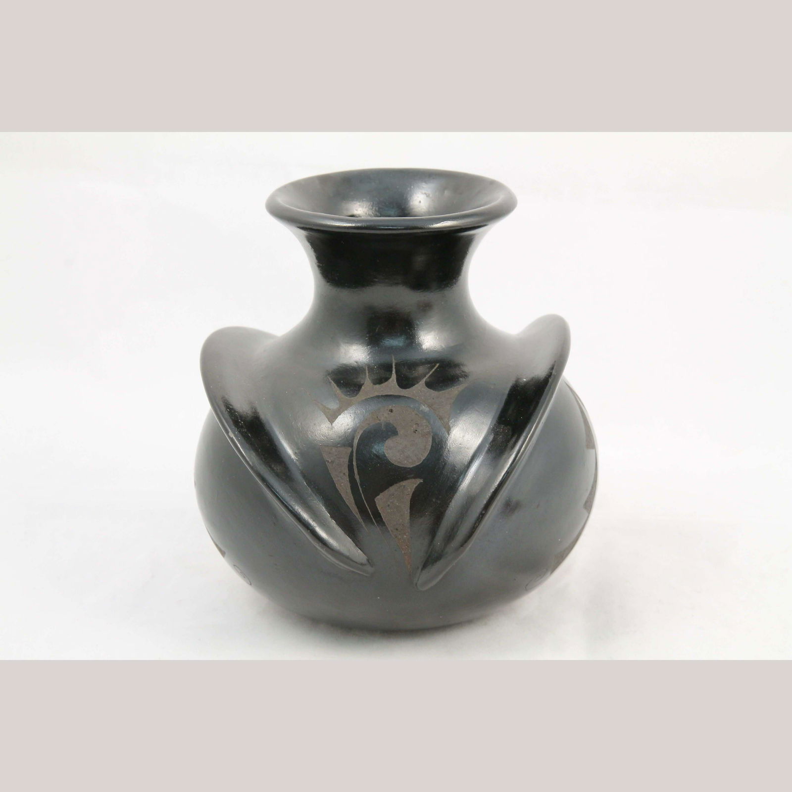 Ceramic Vase/Jar Mexican Folk Art Collectible Décor Handmade Incised Mateos (1 of 7)