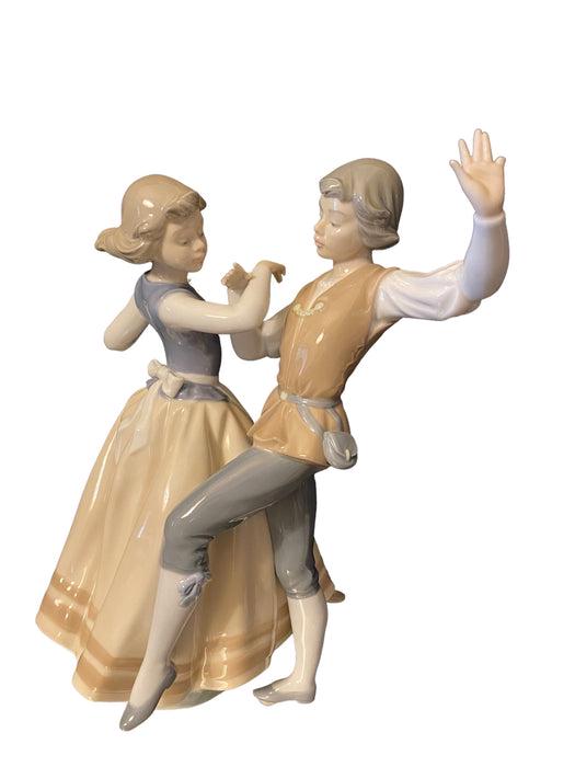 Vintage Lladro Dancing The Polka, #5252 , Porcelain Figurines Dancing Couple, Hand made in Spain (1 of 7)