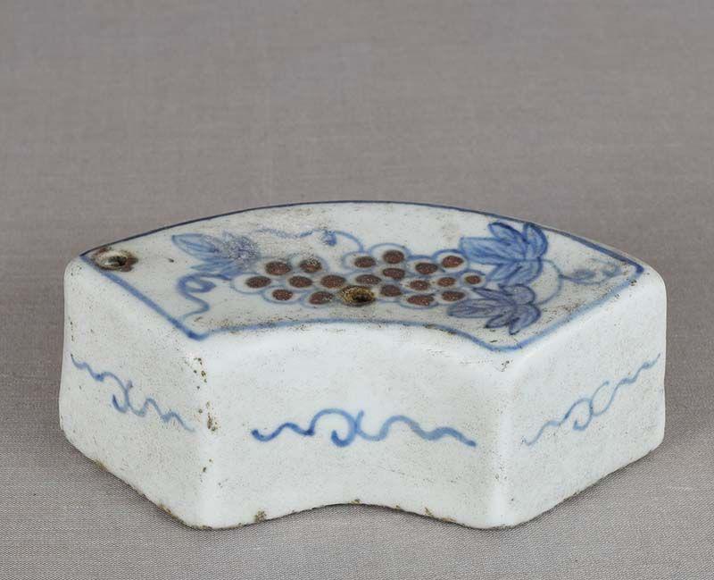 19c Korean porcelain WATER DROPPER grapes with leaves (1 of 6)