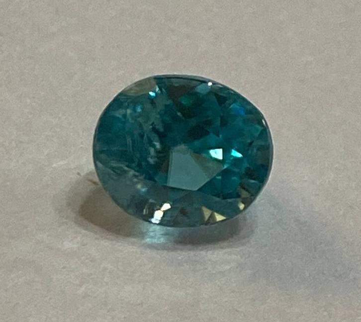 Natural Zircon 1.56ct Oval Top Deep Ocean Blue VVS (1 of 2)