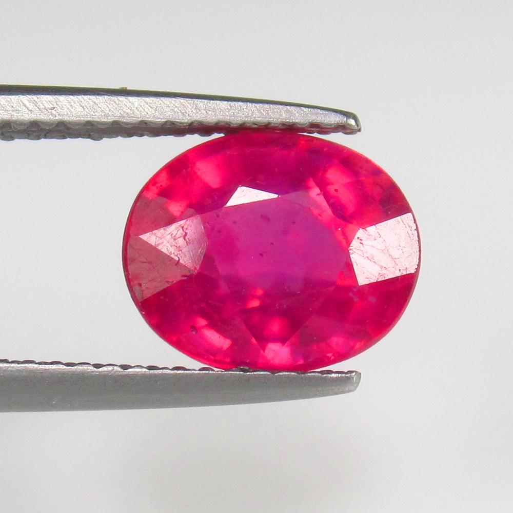 Natural Red Ruby - 3.86 Ct (1 of 2)