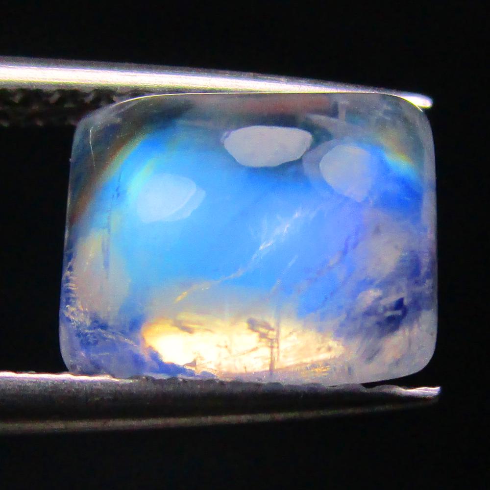2.36 Ctw Natural Blue Moonstone Octagon Cab: No Reserve! Title: 2.36 Ctw Natural Blue Moonstone Octagon Cab Stone Clarity: Translucent Gemstones: Natural Moonstone Carat Weights: 2.36 Size/Dimensions: 9.00 x 7.10 x 4.60 mm Additional Information