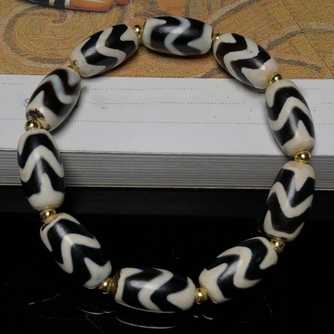 Huya Dzi Bead Bracelet: Huya Dzi Bead Bracelet.Size: 19*10mm*10 pcs. Huya Dzi has the effect of warding off evil spirits. The continuous tooth pattern contains the power of "subduing evil". Tibetan Buddhism believes that its