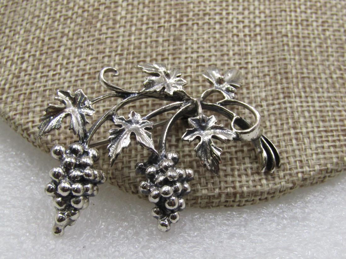 Vintage Sterling Silver Grape Clusters Brooch, Danecraft. Mid-Century (1 of 5)