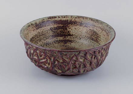 Axel Salto for Royal Copenhagen, large ceramic bowl designed with leaf patterns in relief.: Axel Salto for Royal Copenhagen, large ceramic bowl designed with leaf patterns in relief. Sung glaze. Model number: 20729. In perfect condition. Marked. First factory quality. Dimensions: D 26.8 cm x