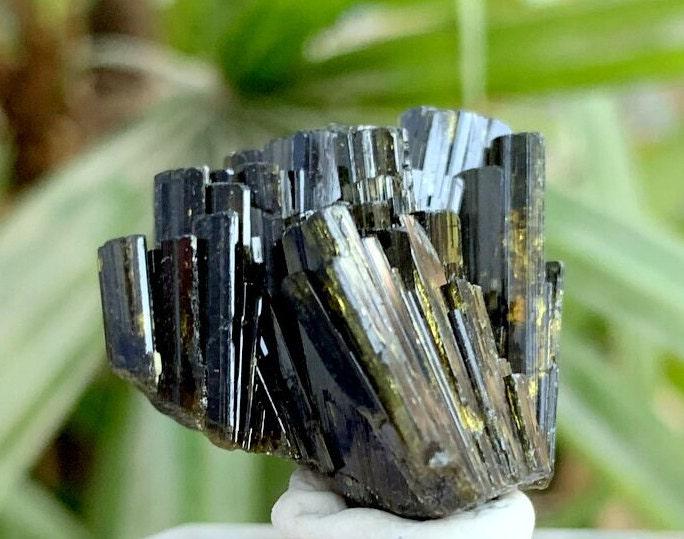 12 Grams Very beautiful top quality natural leaf shape green Epidote Crystals Specimen From skardu (1 of 10)