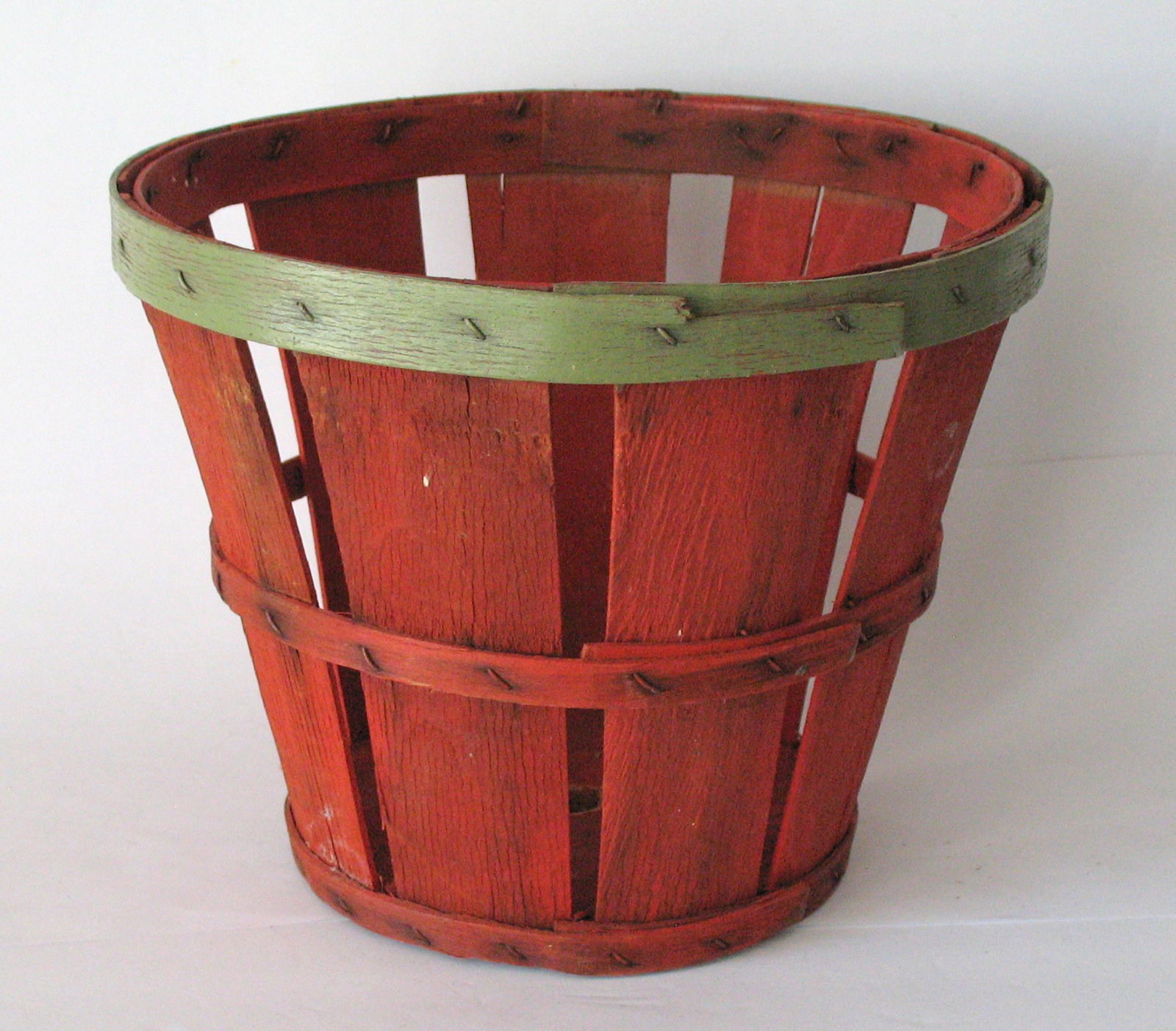 Vintage country store display produce basket. (1 of 4)