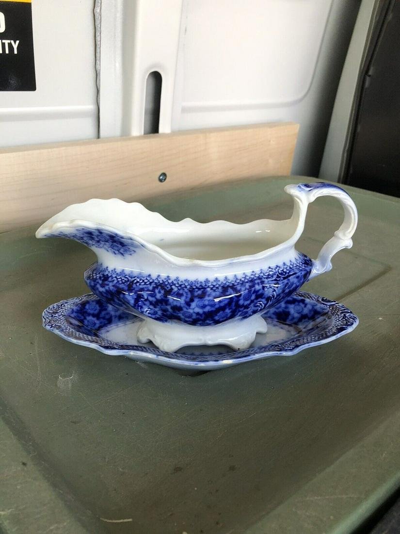 Grace Flow Blue Gravy And Under tray (1 of 1)