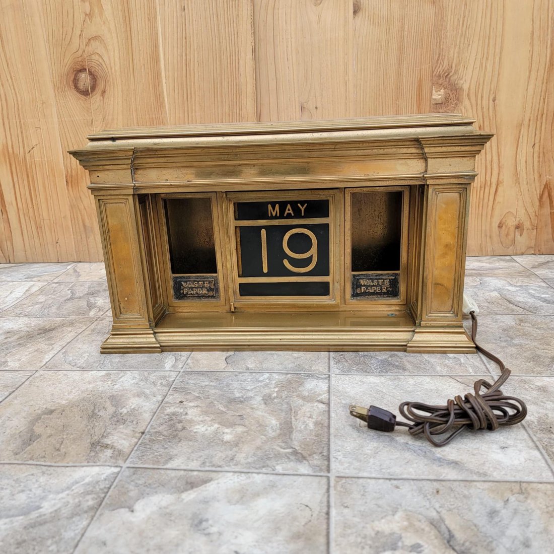 Antique Victorian Brass Perpetual Lighted Date Table/Desk-Top Bank Calendar (1 of 1)