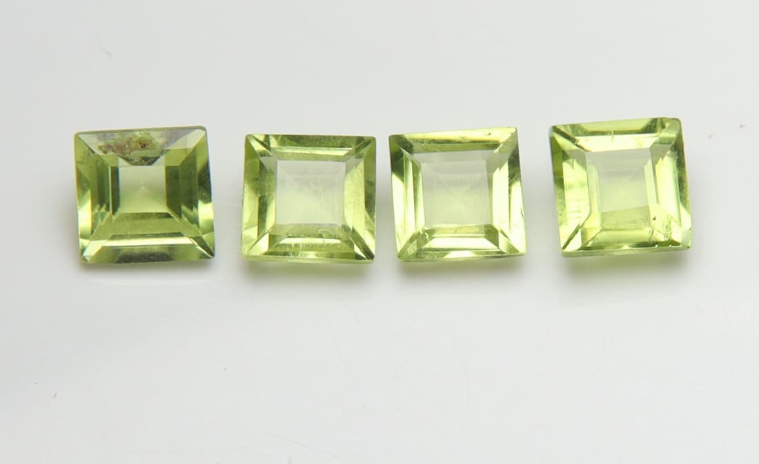 Fabulous " Natural Peridot " 1.56 cts Natural Peridot Pair: No Reserve! Title: Fabulous " Natural Peridot " 1.56 cts Natural Peridot Pair Additional Information: Gemstone : Natural Peridot Weight : 1.56 carat Shape : Square Cut Dimensions : 4x4 mm Color : Gree